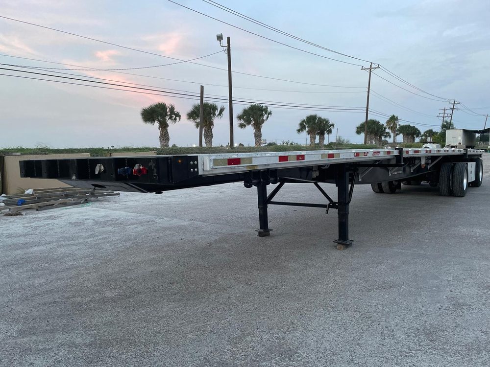 Aluminum flatbed trailer